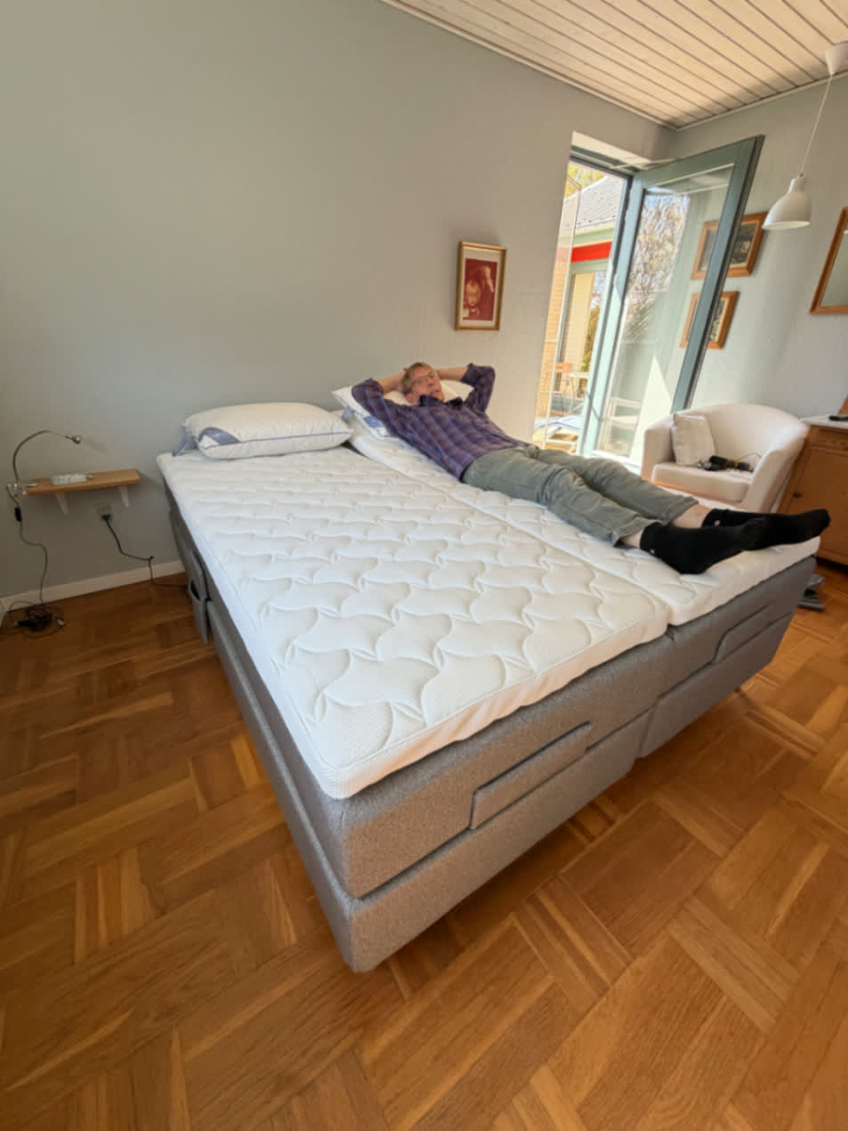 Kundeoplevelse med lys elevationsseng i privat hjem